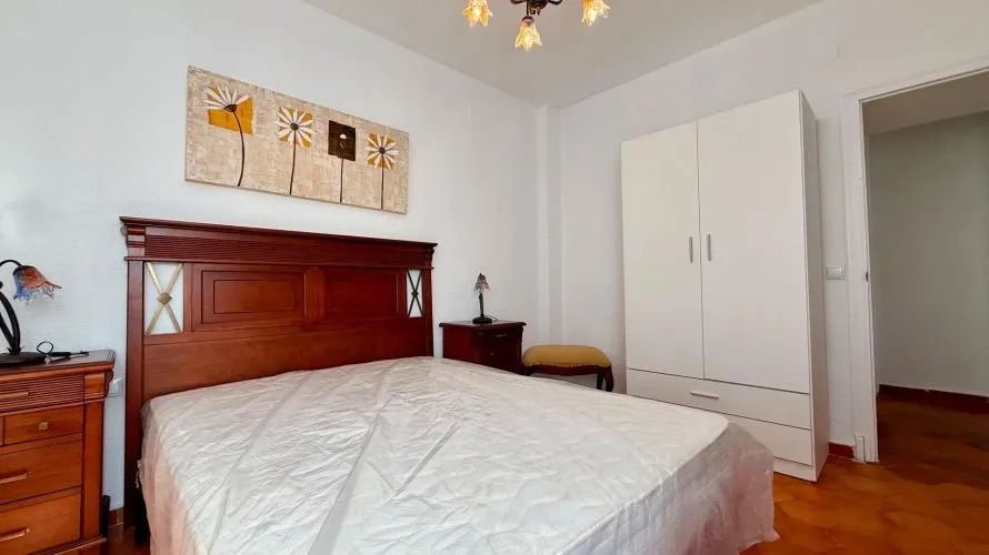 Apartamento de 3 dormitorios en Alicante, Spain No. 2100
