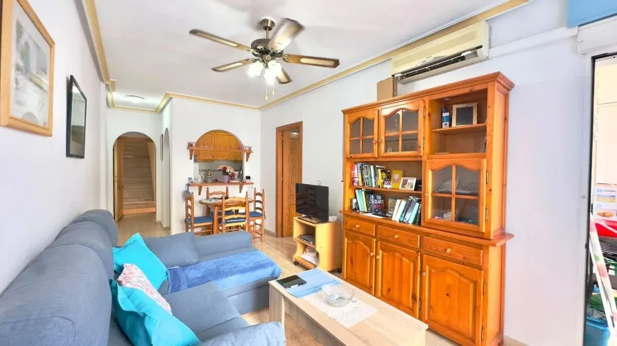 Apartamento de 1 dormitorio en Torrevieja, Spain No. 2212 № 3