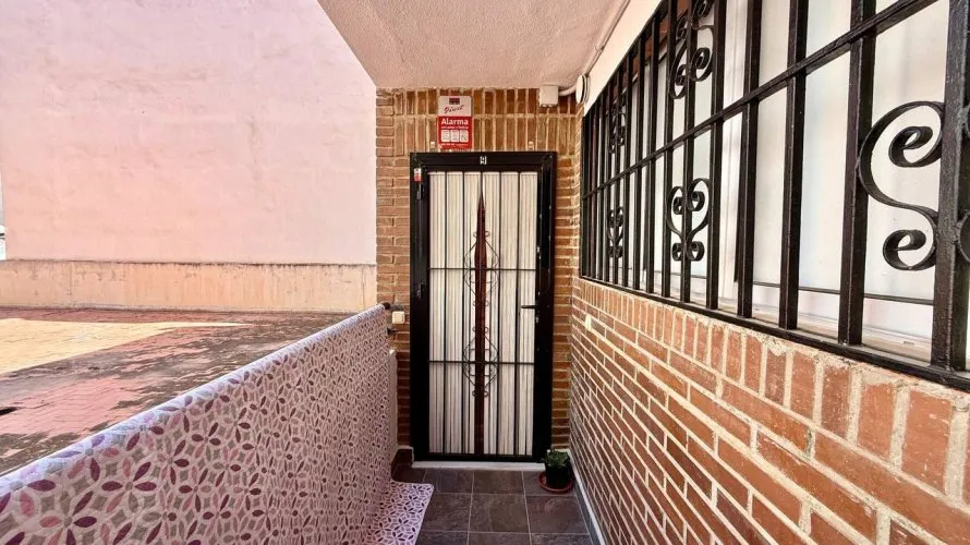 Apartamento de 2 dormitorios en Torrevieja, Spain No. 2194 № 3