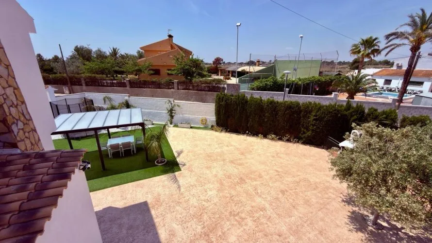 Villa de 168m² en San Vicente del Raspeig, Spain No. 1327
