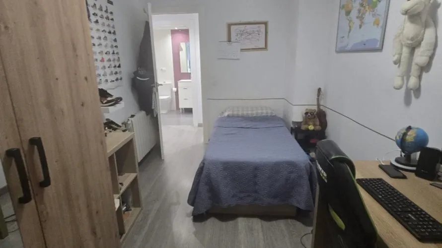 Apartamento de 4 dormitorios en Paterna, Spain No. 1457 № 11