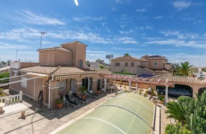 Villa de 158m² en Cabo Roig, Spain No. 1166