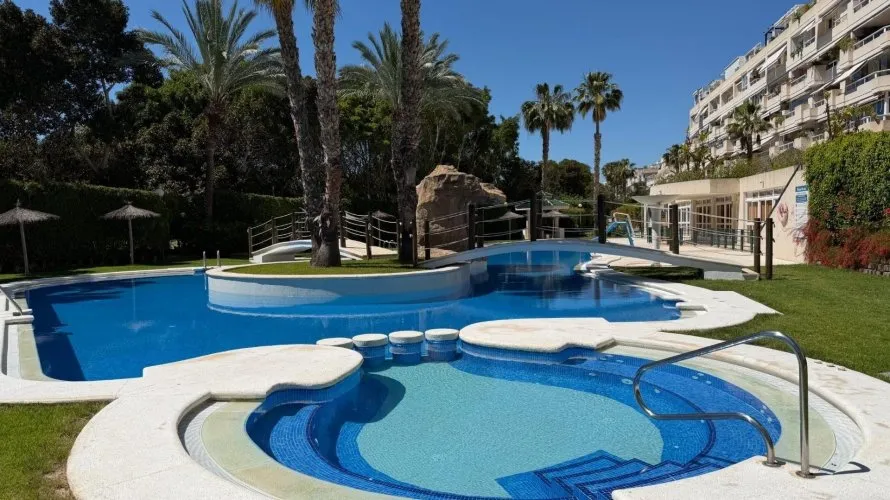 Apartamento de 2 dormitorios en Alicante, Spain No. 1163