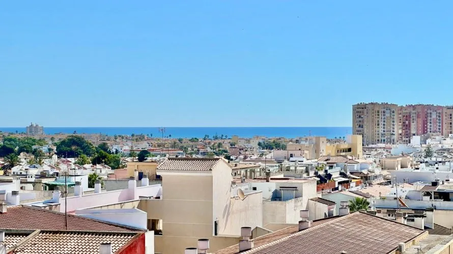 Ático de 1 dormitorio en Torrevieja, Spain No. 2199 № 2