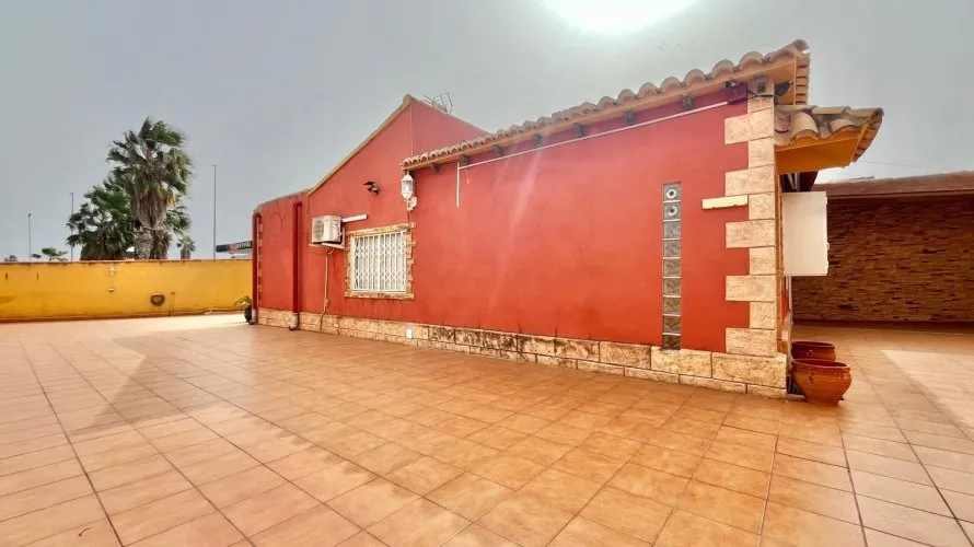 Apartamento de 2 dormitorios en Torrevieja, Spain No. 1056