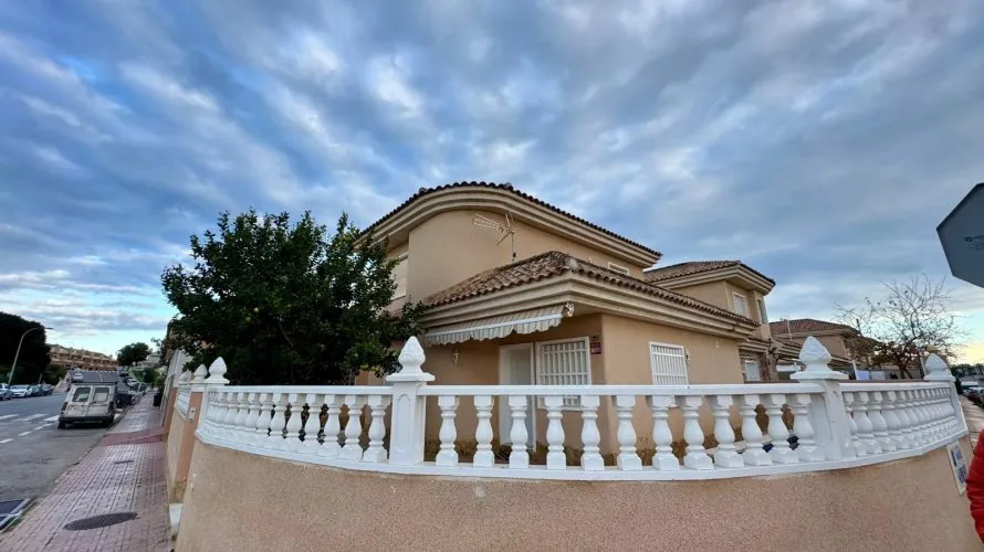 Apartamento de 3 dormitorios en Torrevieja, Spain No. 1031 № 22