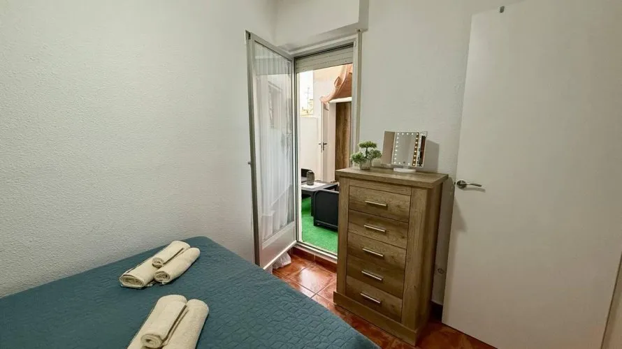 Apartamento de 2 dormitorios en Torrevieja, Spain No. 2033 № 2