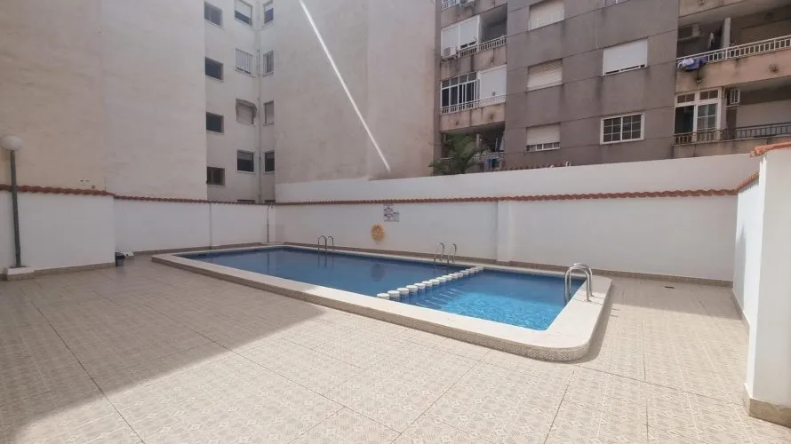Apartamento de 2 dormitorios en Torrevieja, Spain No. 2054
