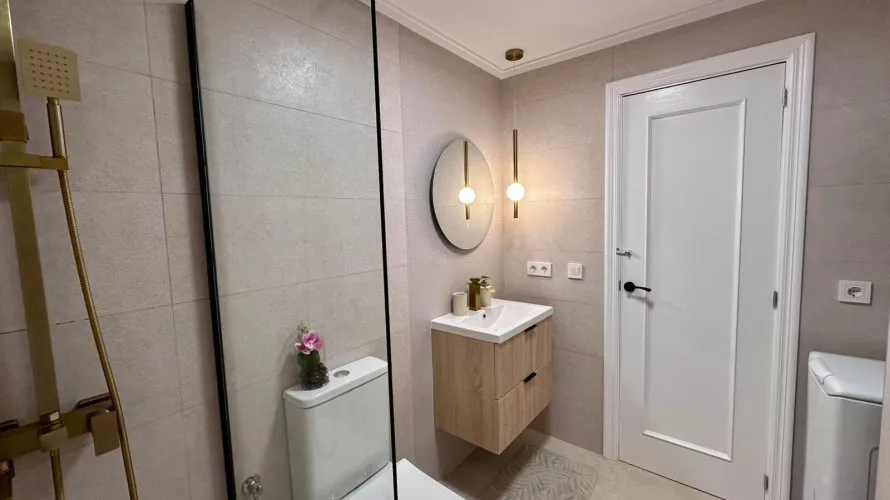 Apartamento de 2 dormitorios en Torrevieja, Spain No. 1995