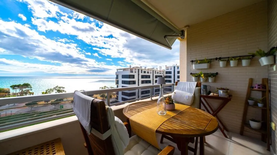 Apartamento de 4 dormitorios en Villajoyosa, Spain No. 1036