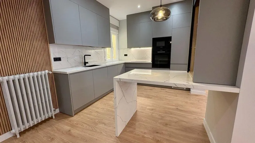 Apartamento de 2 dormitorios en Madrid, Spain No. 1033 № 4