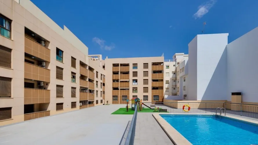 Apartamento de 2 dormitorios en Torrevieja, Spain No. 1365 № 16