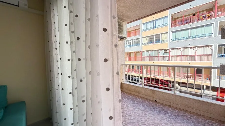 Apartamento de 3 dormitorios en Torrevieja, Spain No. 996 № 28