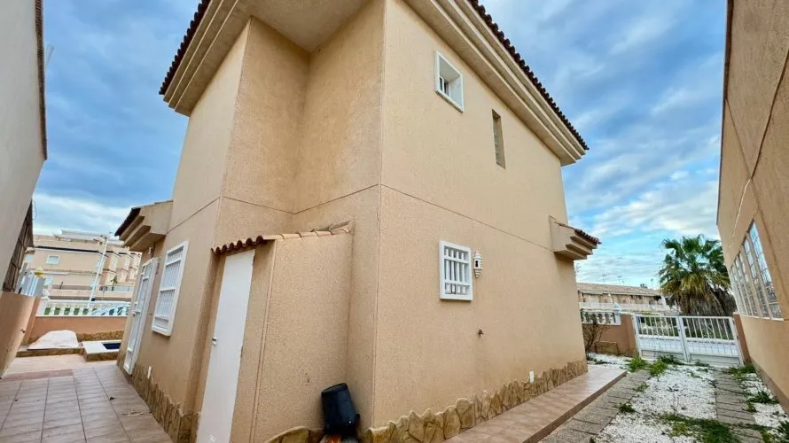 Apartamento de 3 dormitorios en Torrevieja, Spain No. 1031 № 20