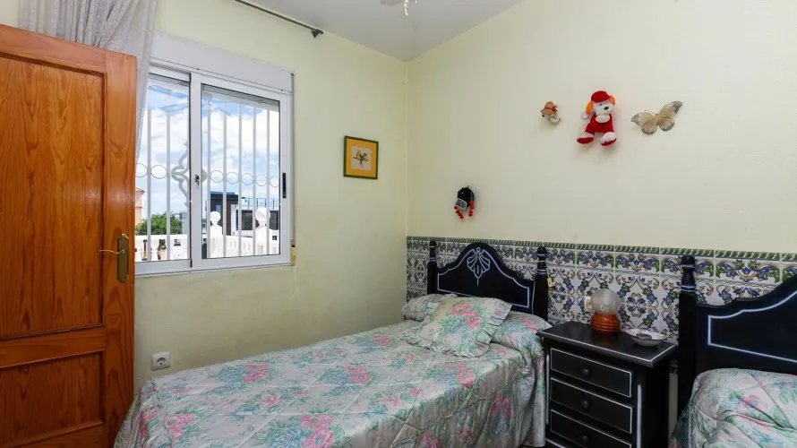 Villa de 158m² en Cabo Roig, Spain No. 1166 № 2