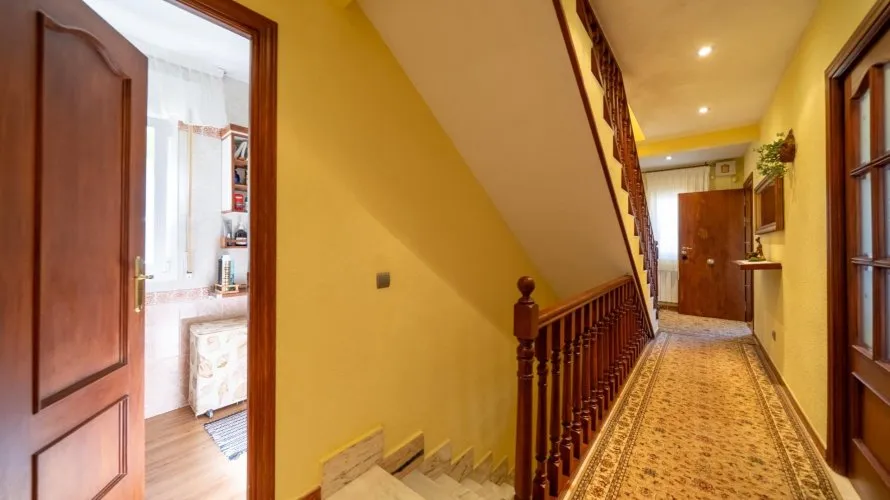 Apartamento de 5 dormitorios en San Martín de Valdeiglesias, Spain No. 1198 № 1
