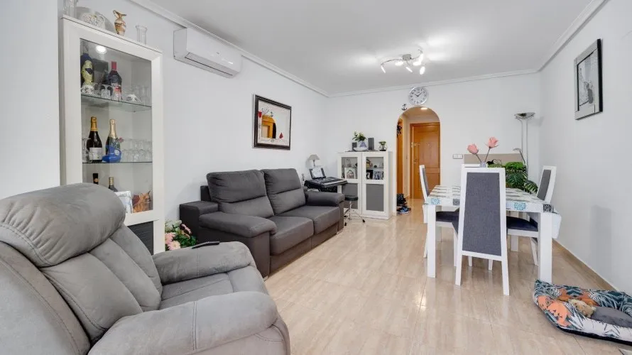 Apartamento de 2 dormitorios en Torrevieja, Spain No. 1365 № 2