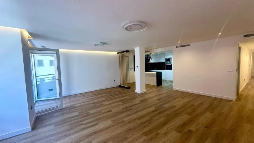 Apartamento de 3 dormitorios en Alicante, Spain No. 1330 № 2