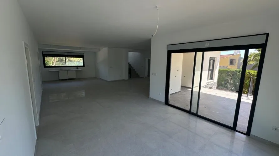 Villa de 5 dormitorios en San Vicente del Raspeig, Spain No. 1106 № 2
