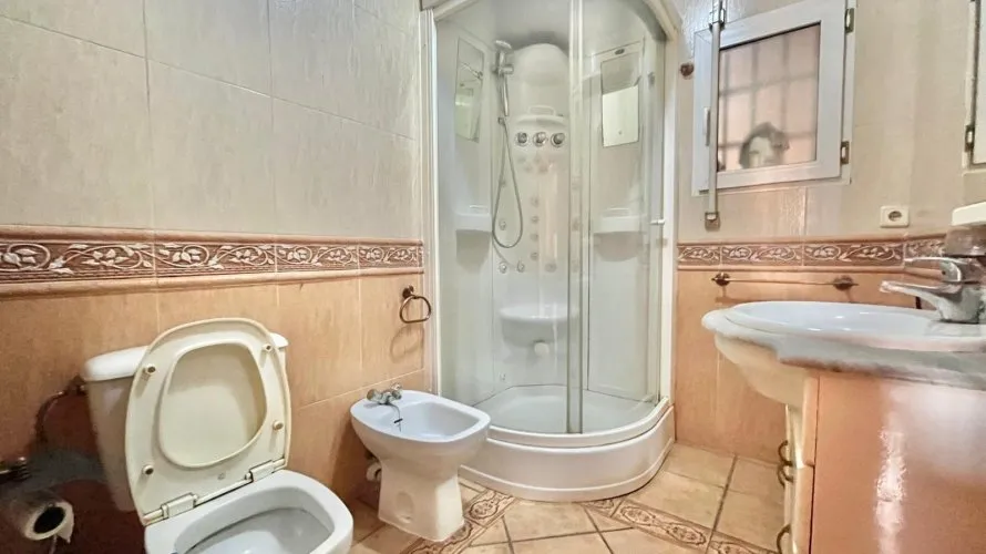 Apartamento de 2 dormitorios en Torrevieja, Spain No. 1056 № 21