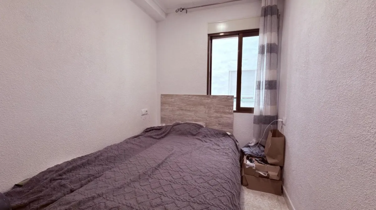 Apartamento de 1 dormitorio en Alicante, Spain No. 2253
