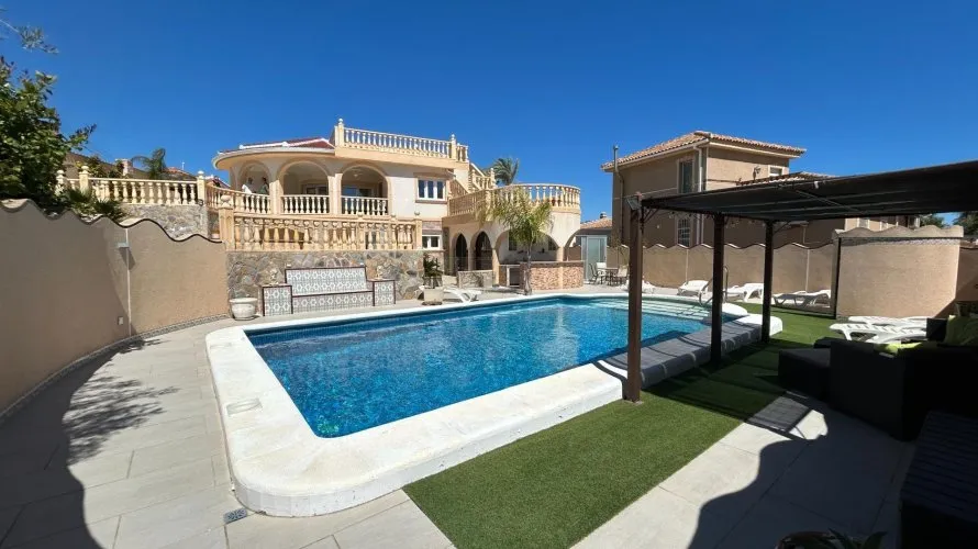 Villa de 5 dormitorios en Ciudad Quesada, Spain No. 1082 № 7