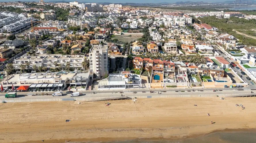 Villa de 370m² en La Mata, Spain No. 1061 № 3