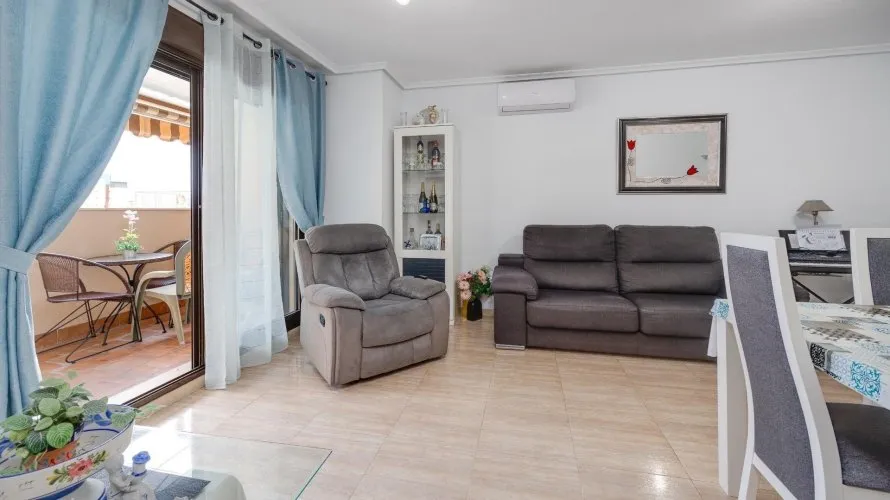 Apartamento de 2 dormitorios en Torrevieja, Spain No. 1365 № 1