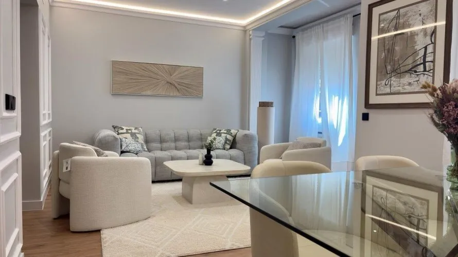 Apartamento de 2 dormitorios en Madrid, Spain No. 1033 № 2