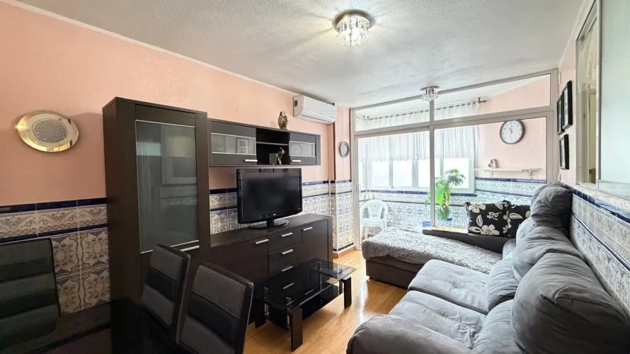 Apartamento de 1 dormitorio en Torrevieja, Spain No. 2081 № 1