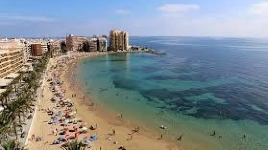Apartamento de 3 dormitorios en Torrevieja, Spain No. 2061