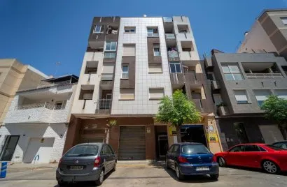 Apartamento de 2 dormitorios en Torrevieja, Spain No. 2064