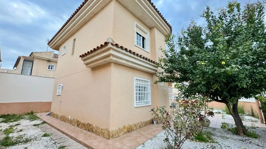 Apartamento de 3 dormitorios en Torrevieja, Spain No. 1031 № 21