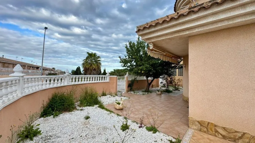 Apartamento de 3 dormitorios en Torrevieja, Spain No. 1031 № 27