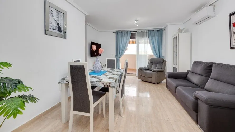 Apartamento de 2 dormitorios en Torrevieja, Spain No. 1365