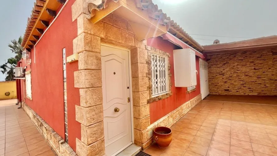 Apartamento de 2 dormitorios en Torrevieja, Spain No. 1056 № 2