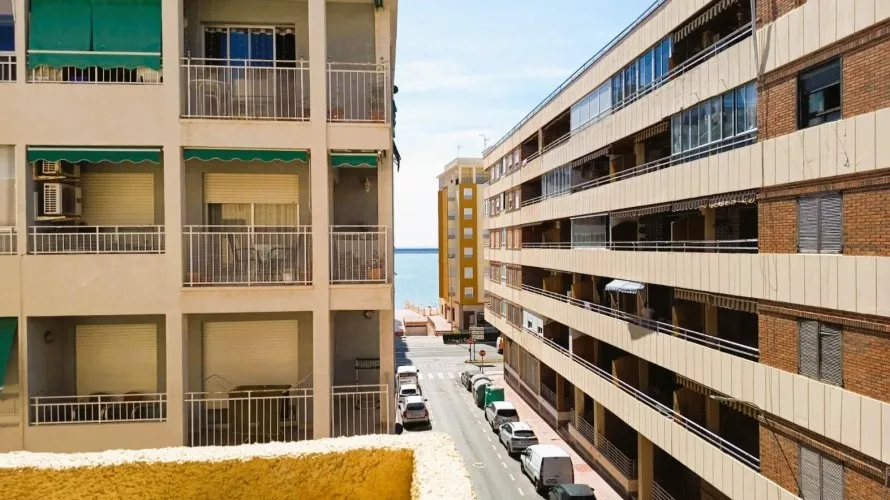 Apartamento de 3 dormitorios en Torrevieja, Spain No. 1137