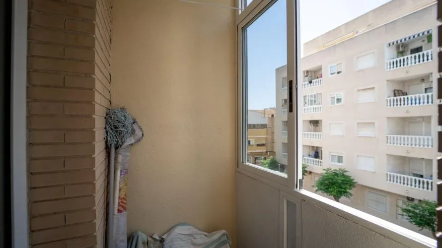 Apartamento de 2 dormitorios en Torrevieja, Spain No. 2064 № 4