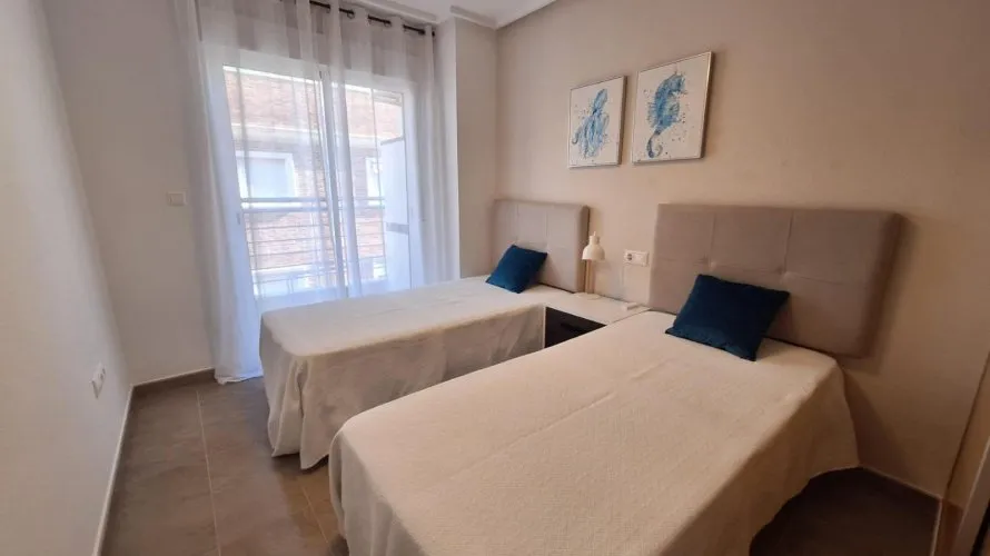 Apartamento de 2 dormitorios en Torrevieja, Spain No. 2002 № 4