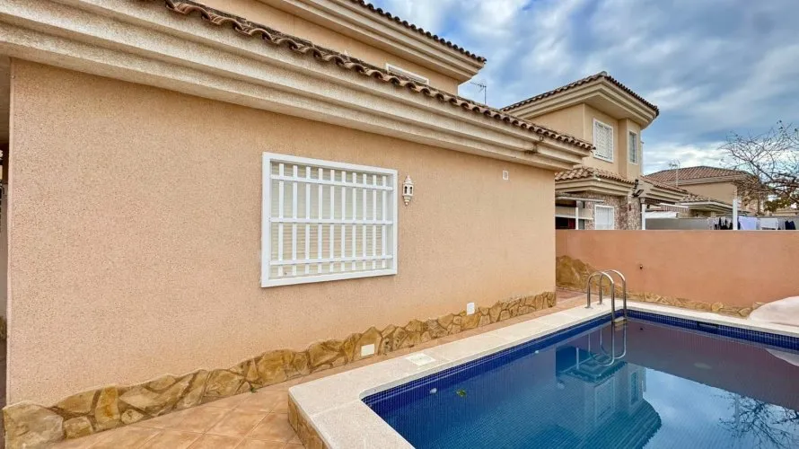 Apartamento de 3 dormitorios en Torrevieja, Spain No. 1031 № 28