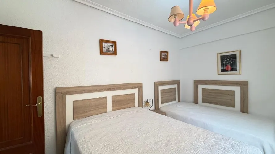 Apartamento de 3 dormitorios en Torrevieja, Spain No. 2242 № 1