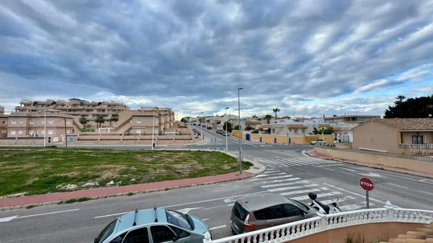 Apartamento de 3 dormitorios en Torrevieja, Spain No. 1031 № 24