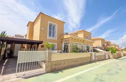 Сasa de 70m² en Los Balcones, Spain No. 1155