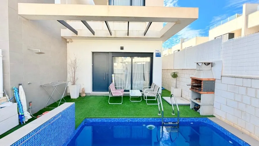 Apartamento de 3 dormitorios en La Florida, Spain No. 1038 № 1