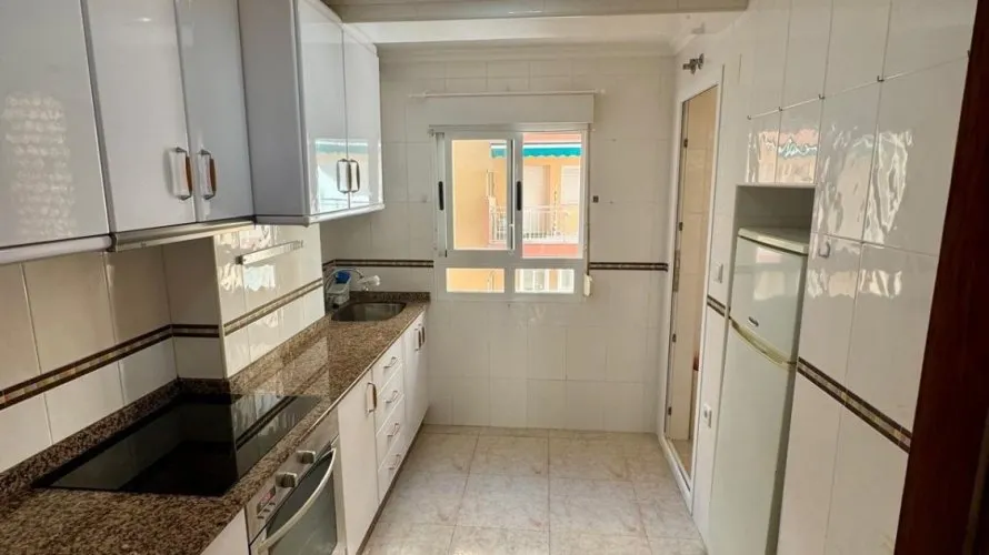 Apartamento de 4 dormitorios en Torrevieja, Spain No. 977 № 14