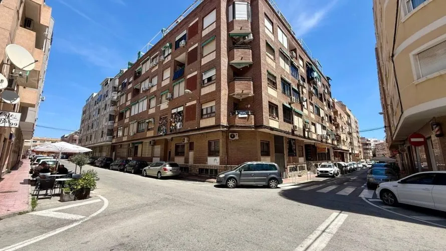Apartamento de 2 dormitorios en Torrevieja, Spain No. 2194