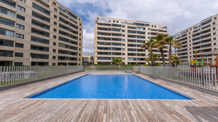 Apartamento de 98m² en Torrevieja, Spain No. 1955