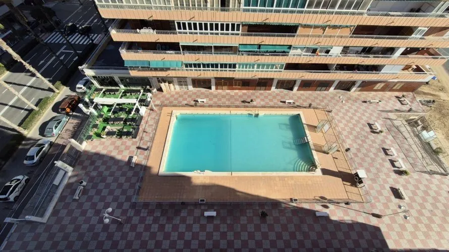 Apartamento de 2 dormitorios en Torrevieja, Spain No. 1399