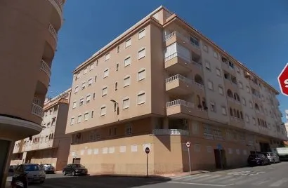Apartamento de 2 dormitorios en Torrevieja, Spain No. 2203