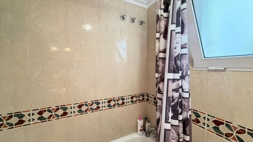 Apartamento de 2 dormitorios en Torrevieja, Spain No. 2120 № 18